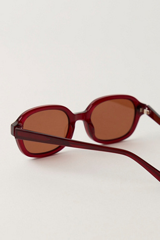 Женские солнцезащитные очки Free People Joie Round Premium Polarized Sunglasses, цвет: Вишнёвый / Шоколадный — фото 5