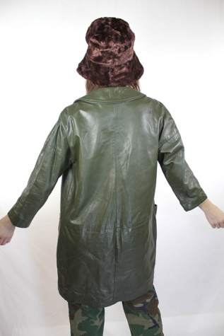 Женская куртка Moons + Junes Vintage 1960s Army Green Cropped Sleeve Leather Trench Jacket Selected, цвет: Тёмно-зелёный — фото 3