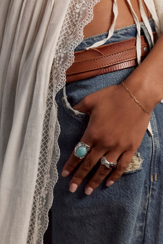 Ariana Ost Oversized Stone Ring