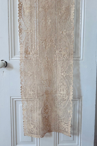 Vintage Handmade Lace Runner Selected by KA.TL.AK