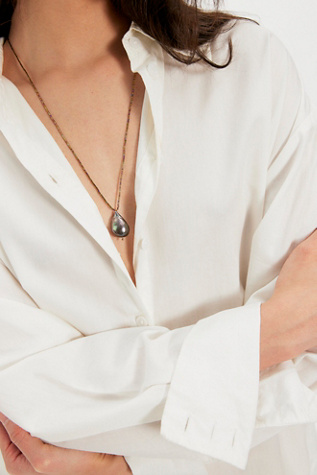 Long Pendant Freshwater Pearl Necklace by Free People in Black