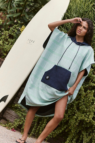 Nomadix Surf Changing Poncho - thumbnail 5