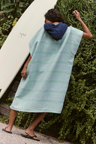 Nomadix Surf Changing Poncho - thumbnail 6