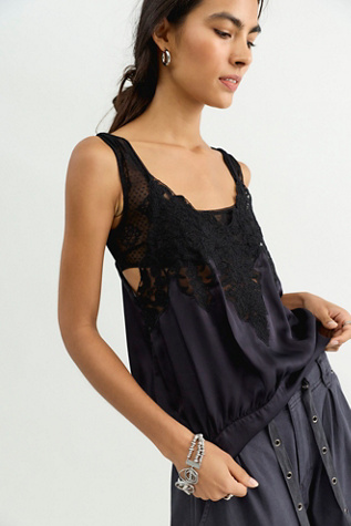 Reya Lace Top