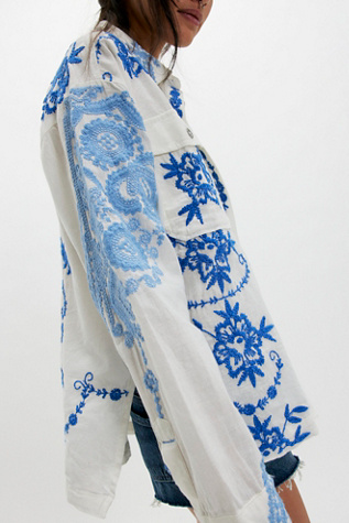 Женский топ We The Free Blue Toile Embroidered Button Down, цвет: Синий с принтом — фото 2