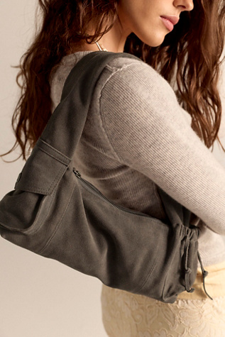 Женская сумка Free People Soto East West Suede Shoulder, цвет: Угольный