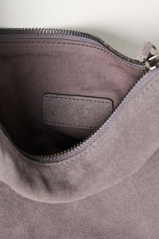 Женская сумка Free People Soto East West Suede Shoulder, цвет: Угольный — фото 6