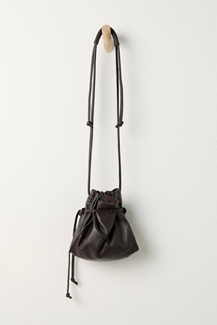 Женская сумка Free People Lucy Leather Pouch, цвет: Тёмно-коричневый — фото 7