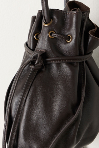 Женская сумка Free People Lucy Leather Pouch, цвет: Тёмно-коричневый — фото 3