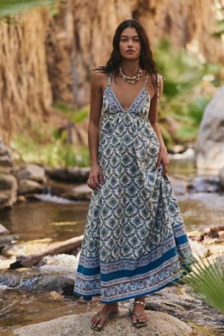plus size dresses with long sleeves Plus Size A Line Flowy Dresses Long Sleeve V Neck丨Moon Wood