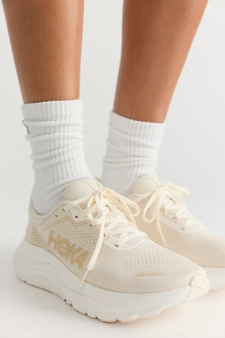 HOKA® Arahi 9 Sneakers