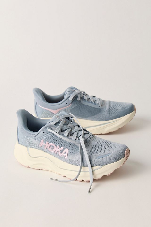 HOKA® Arahi 9 Sneakers #1