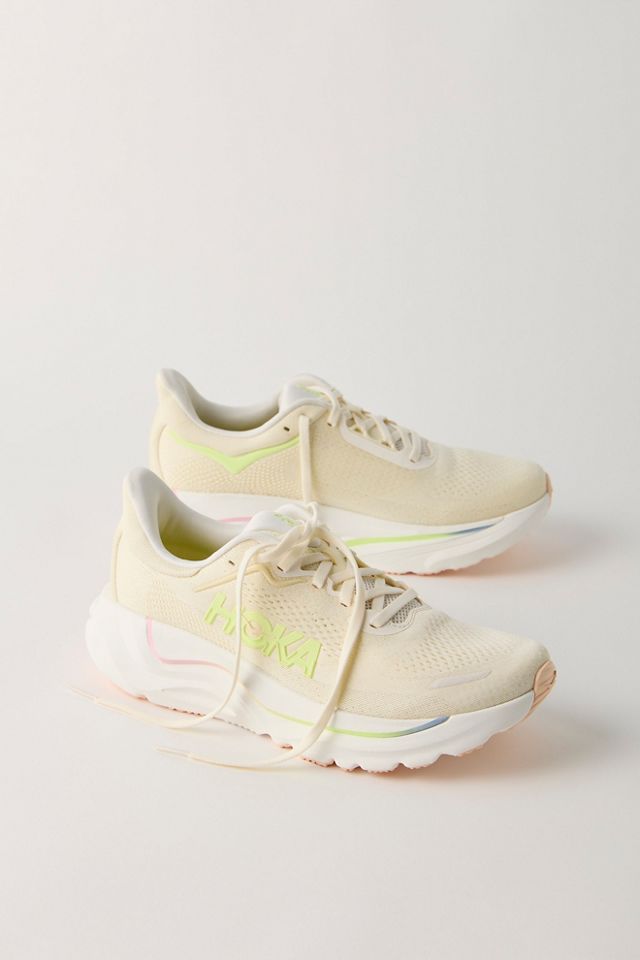 HOKA® Arahi 9 Sneakers #1