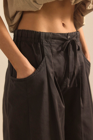 Женские брюки Free People Telluride Wide-Leg Crop Pull-On Solid, цвет: Чёрный — фото 4