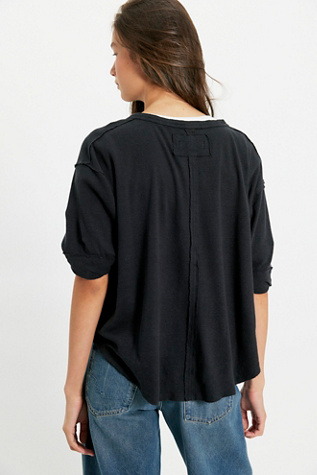 Женская футболка We The Free Aspen Henley, цвет: Чёрный — фото 2