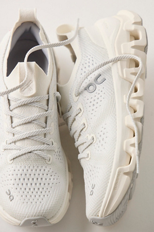 On Cloud X Tempo Sneakers