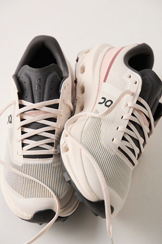 On Cloudvista 3 Sneakers