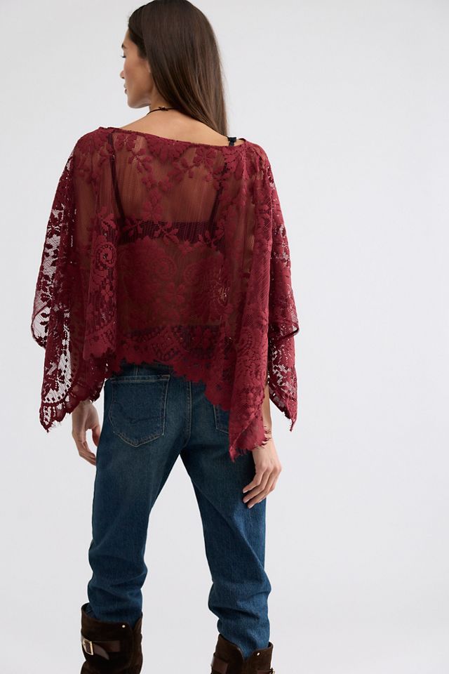 Poncho en dentelle FP x Malai #1