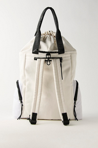 Женская сумка FP Movement Matchpoint Convertible Tote, цвет: Белый / Чёрный — фото 2