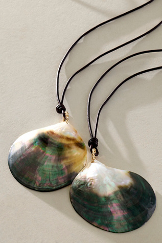 Oso Pendant Necklace