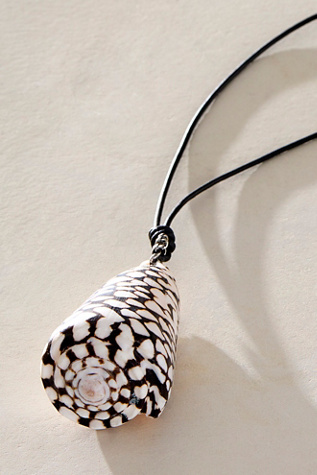 Oso Pendant Necklace