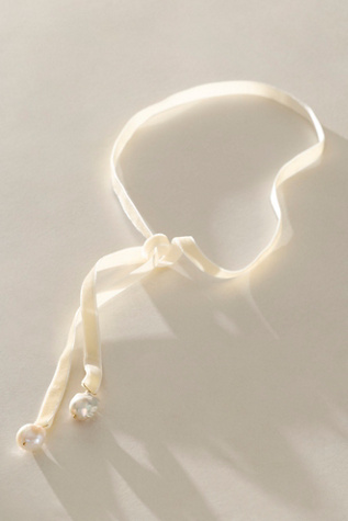 Kozakh Bolo Bow Pearl Necklace