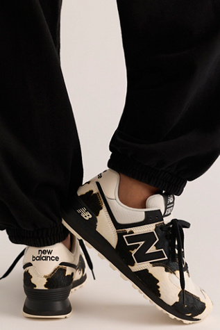 Женские кроссовки New Balance Animal-Print 574, цвет: Чёрный / Льняной — фото 4