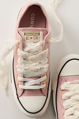 Chuck Taylor All Star Star Lace Low-Top Sneakers