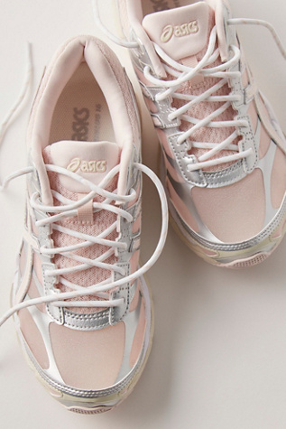 ASICS GEL-CUMULUS 16 Translucent Sneakers