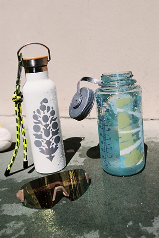 Bouteille d'eau isolée en acier inoxydable de 24 oz FP Movement