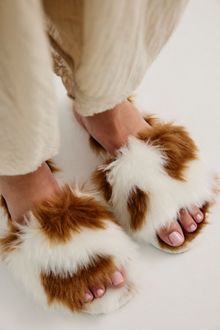 Montana Mornings Slippers by Casa Clara at Free People in White, Size: M