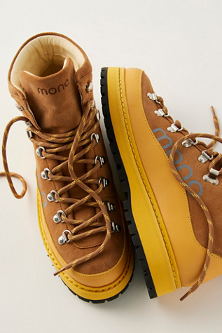 mono Vidda Hiking Boots