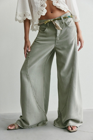 We The Free Haven Twisted Wide-Leg Jeans at Free People in Light Wash, Size: 28