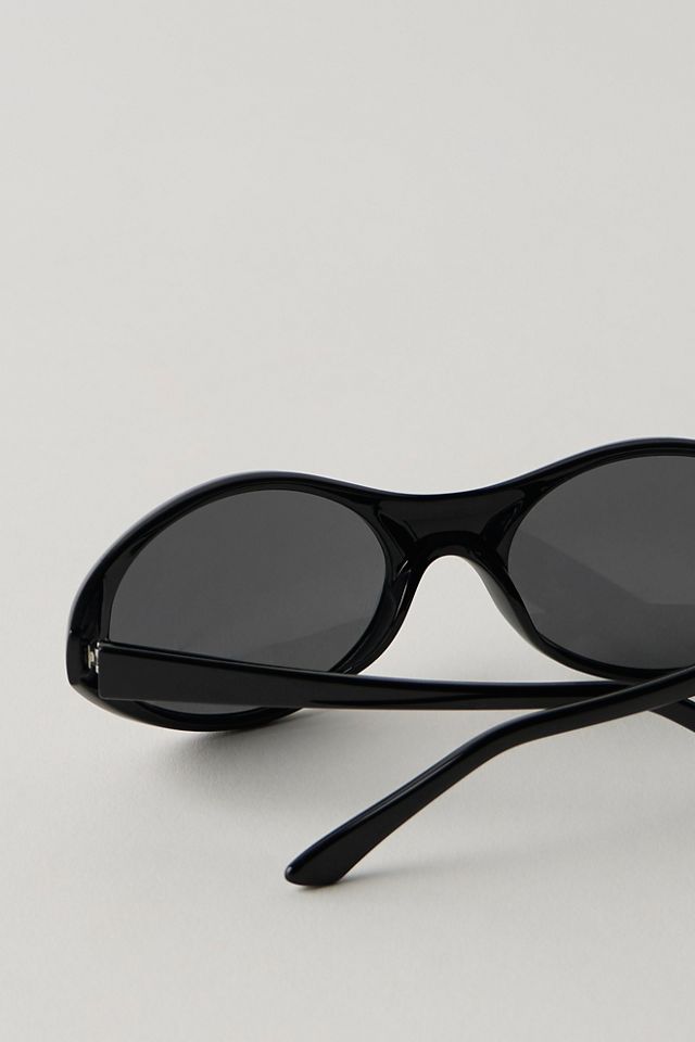 Noir Buggy Sunglasses | Free People display picture 3
