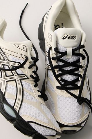 ASICS GEL-CUMULUS 16 Patent Sneakers