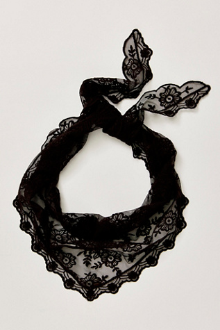 Foulard triangulaire en dentelle Forever