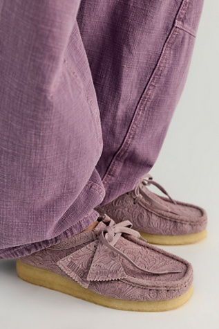Женские балетки Clarks Embossed Wallabees, цвет: Пыльный розовый — фото 3