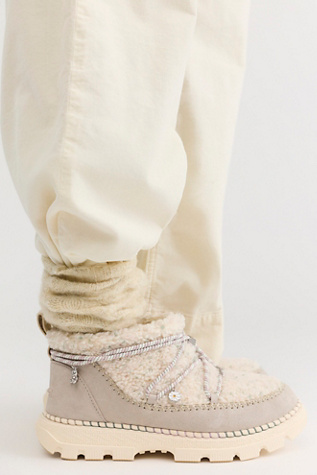 L.L.Bean Wicked Cozy Laced Boots