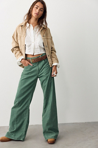 MOTHER The Lemon Twist Sneak Corduroy Jeans