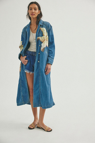 Женские куртки Free People FP X Juliet Johnstone Hand-Painted Monique Denim Duster, цвет: Синий — фото 2