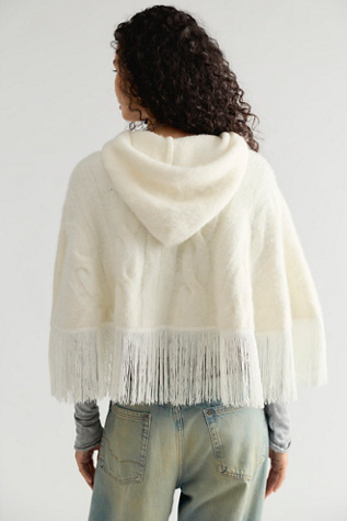 Understated Leather Whistle Poncho, цвет: Ангора — фото 2