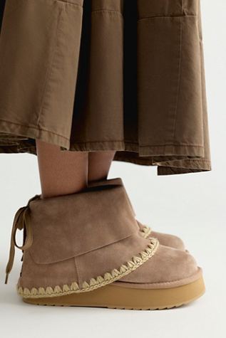 MOU Foldover Platform Boots