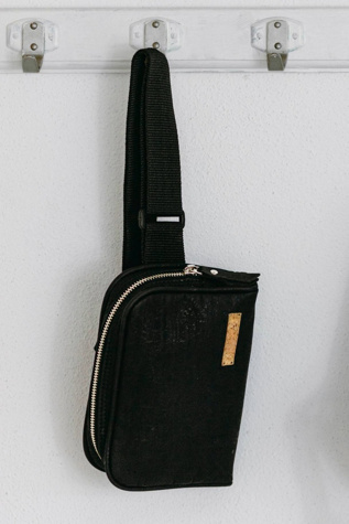 Женская сумка Tiradia Cork Omni Belt Crossbody, цвет: Чёрный — фото 2