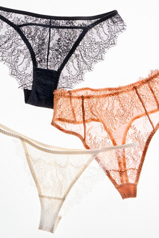 Culotte tanga à lacets