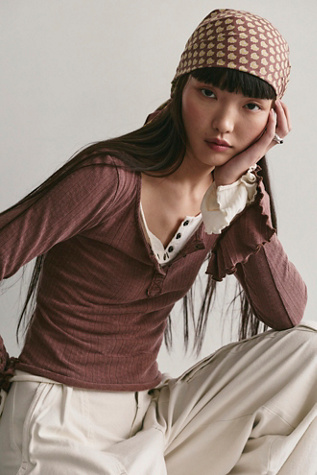 Женский топ Free People Ruby Pointelle Henley, цвет: Emperador — фото 1