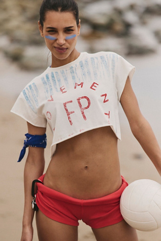Hot Shot Graphic Cropped Tee