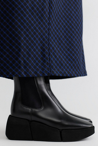 Prim Platform Chelsea Boots