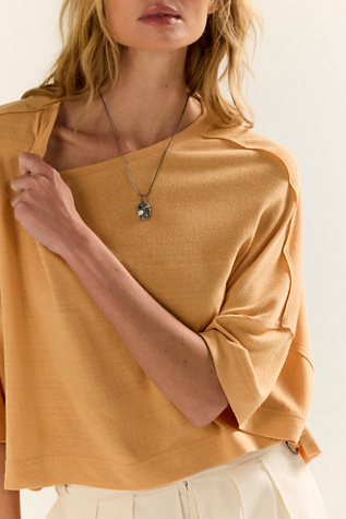 Женская футболка We The Free Boxy Crew-Neck Silk, цвет: Янтарный пыльный