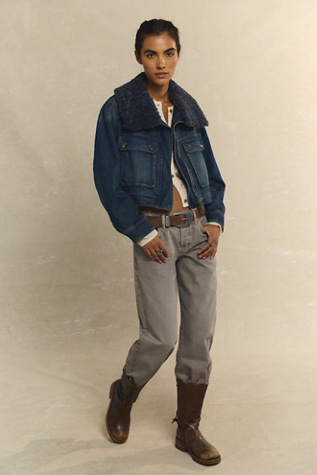 Женская куртка We The Free Heart Land Cozy Denim Cropped Jacket, цвет: Синий — фото 2