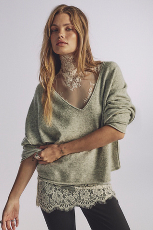 See Me V-Neck Pullover